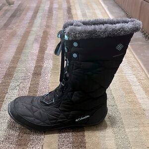 Columbia Women’s waterproof Omni Gear boots 200 grams.